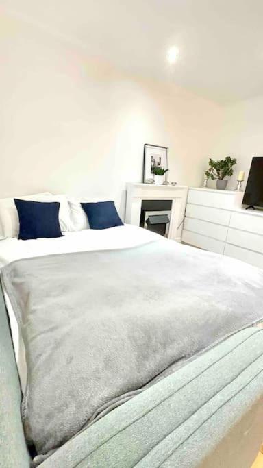 A Beautiful Stylish 2 Bedroom Apartment -City Of London Exterior photo